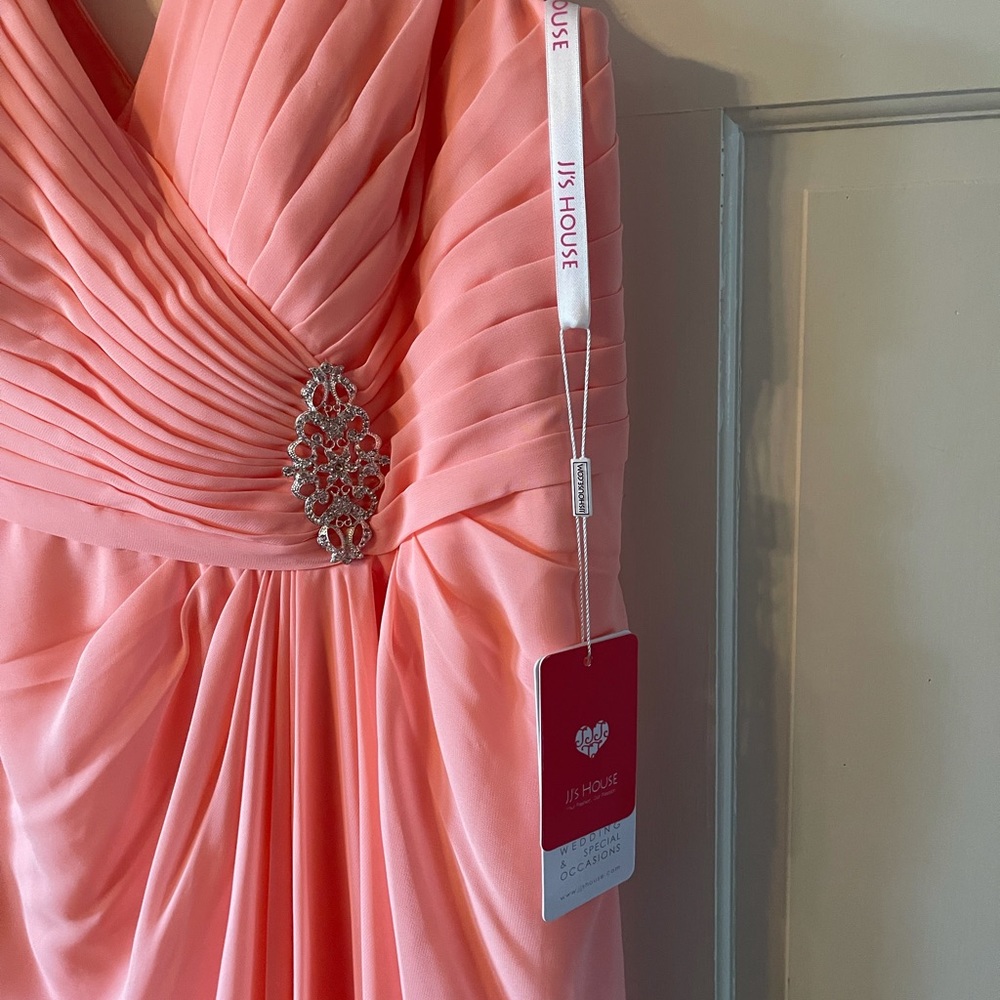 Sleeveless Coral Formal Gown - Picture 4 of 6